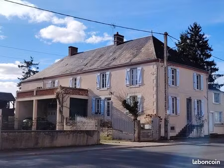 grande maison de caractère  bourg de crevant