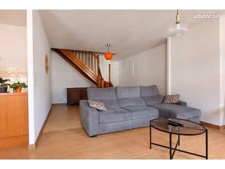 duplex meublé 80 m2- centre lons- 2 chambres- lumineux