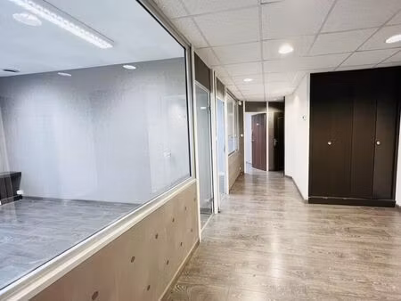 bureaux 146 m²