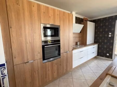 très belle maison avec une vue magnifique