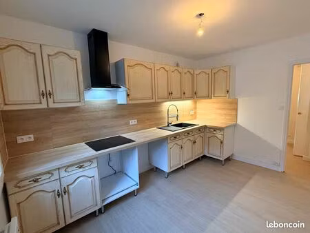 résidence le parc 73 m² rdc surélevé + place de parking + cave + cellier à bourg-argental