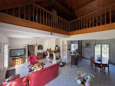 maison 5 pièces 215 m²