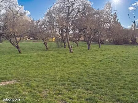 terrain 1054 m² vezelise