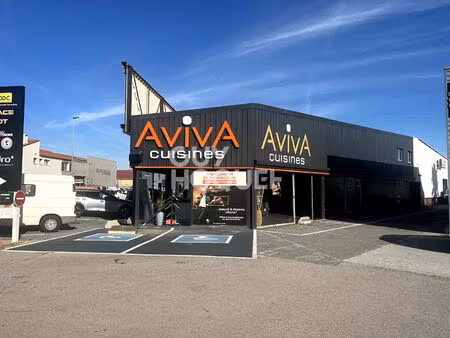 local pour activité ou stockage avec bureaux