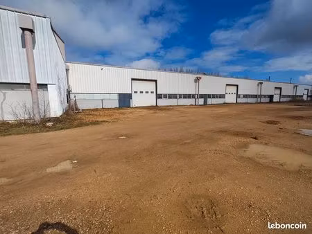entrepôts / cellules d’activité – 1 569 m² divisibles – accès poids lourds – nevers