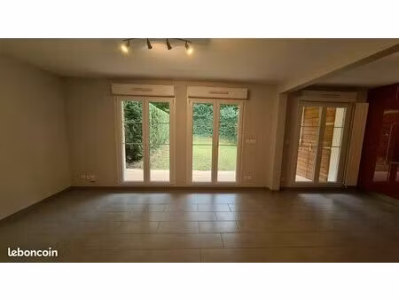 f2 55m2 metz vallières terrasse et jardin