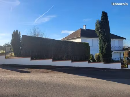 pavillon en tres bon etat