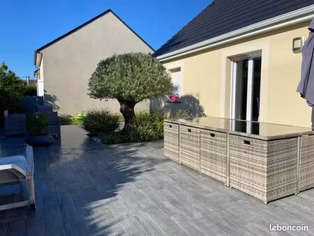 maison récente lumineuse avec combles aménageables  grande terrasse et garages