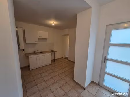 a louer t1 bis avec grande cour