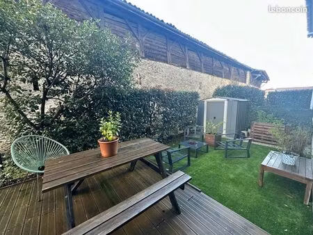 t2 rez de chaussée avec jardinet