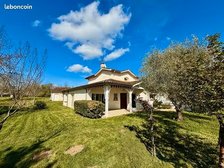 propriété 4 pièces 139 m²