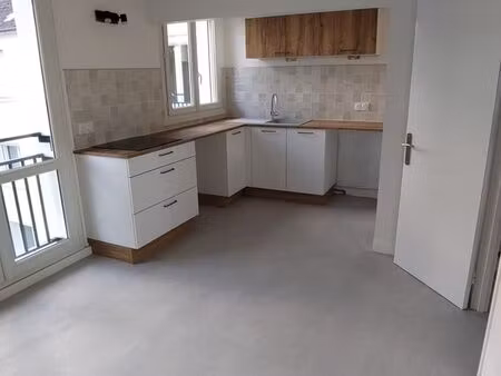 t3 lumineux 80 m² – centre olivet – cuisine neuve – parking privatif