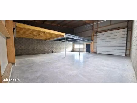 local commercial 250 m² laillé