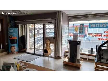 local commercial loué. excellent rapport