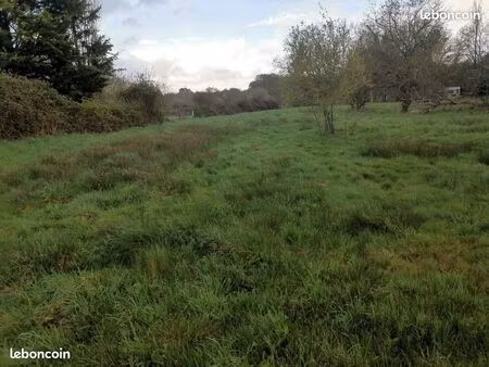 terrain constructible de 2200 m²