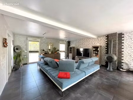 vends appartement f5 de standing a briey de 165m²