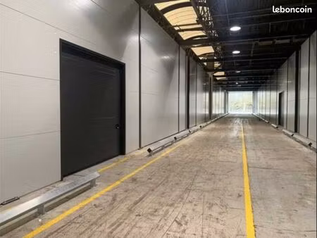 local d'activité 1 256 m²