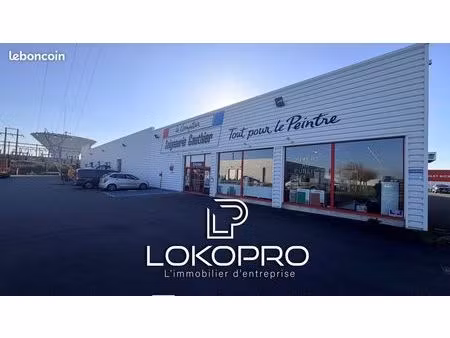 local commercial 710 m² cholet