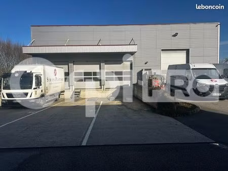 local d'activité 1 700 m²