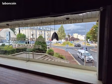 local commercial 97m2 mairie creil