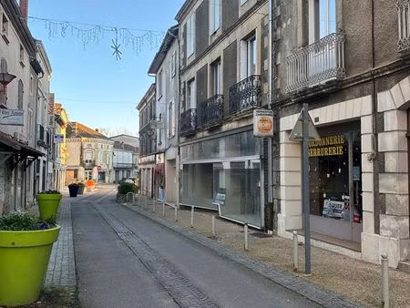 local de 40m2 / rue commerçante + double accès