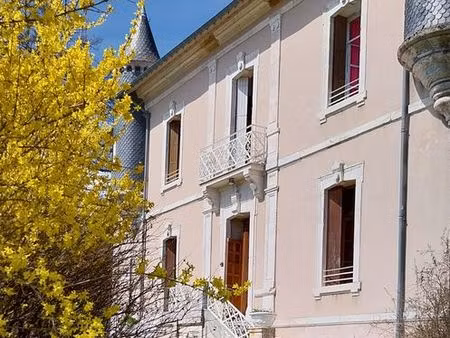 domaine touristique 1950 m² sur 14 ha – château  gîtes  étang