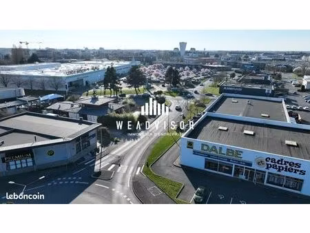 local commercial 300 m² tours