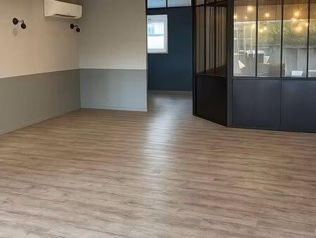local 105m² extensilble sur axe passant