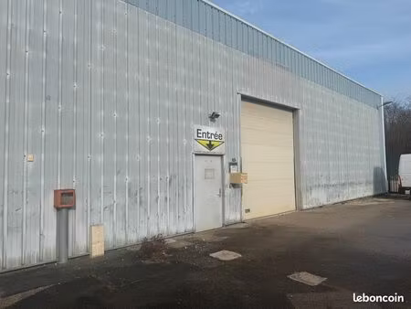 local commercial   entrepôt + bureaux de 650m2 bien situé  accès plein pied + terrain clôt