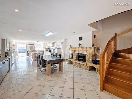 maison 6 pièces 260 m²