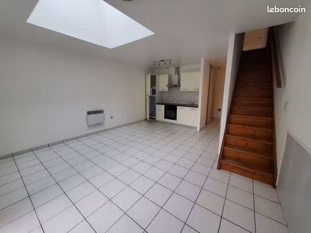 location maison de village