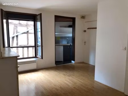 vends studio plein centre