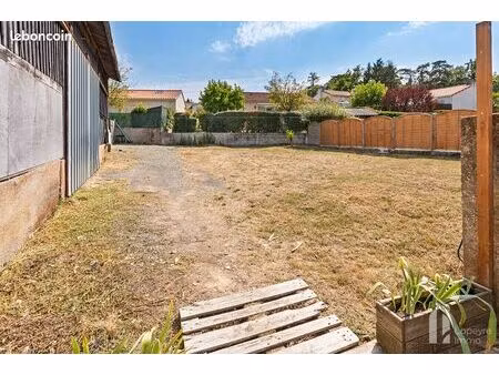 bâtiment 1 pièce 154 m²