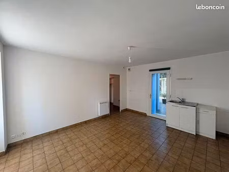 appartement t2 de plain-pied à 1 min du port + parking – vie de quartier idéale à étel ( v