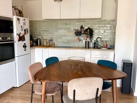 superbe t3 rénové – eysines cantinolle – a proximite du tram c & commerces