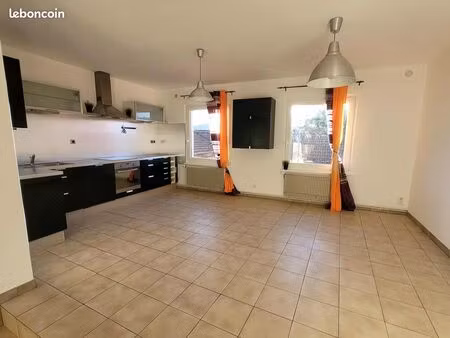 appartement f3 refait à neuf – 60 m² loi carrez (72 m² au sol)