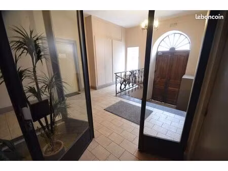 bureaux 39 m² chateau salins