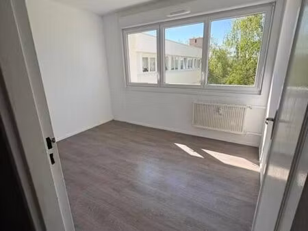 appartement 5 pièces 92 m²