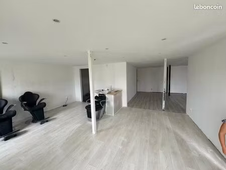 local commercial avec appartement de fonction a