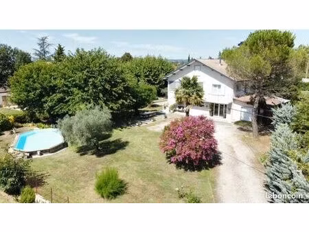 maison - 196 m2 - 7 pieces - 6 chambres