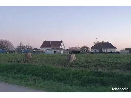 terrain 1323 m² saint-hilaire-du-harcouët