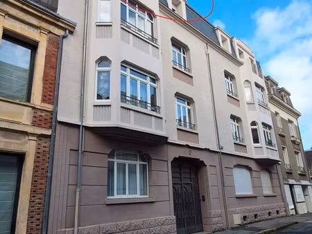 bel appartement f2 bis meublé avec petit balcon et cave