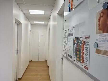 bureau 14m2 dans centre de santé