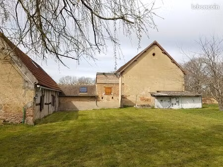 fermette avec grange  possibiilité de projets divers  toury-lurcy
