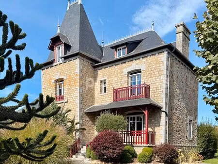 maison 8 pièces 217 m²