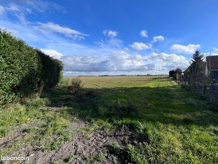 terrain 585 m² provin