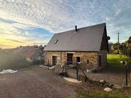 maison en pierre avec dépendance