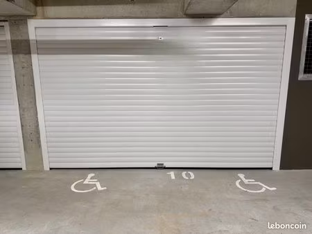 grand garage sécurisé