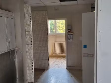 local commercial 77m2