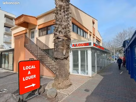 cap d’agde - centre le port - local commercial 50m² environ – à louer pour la saison